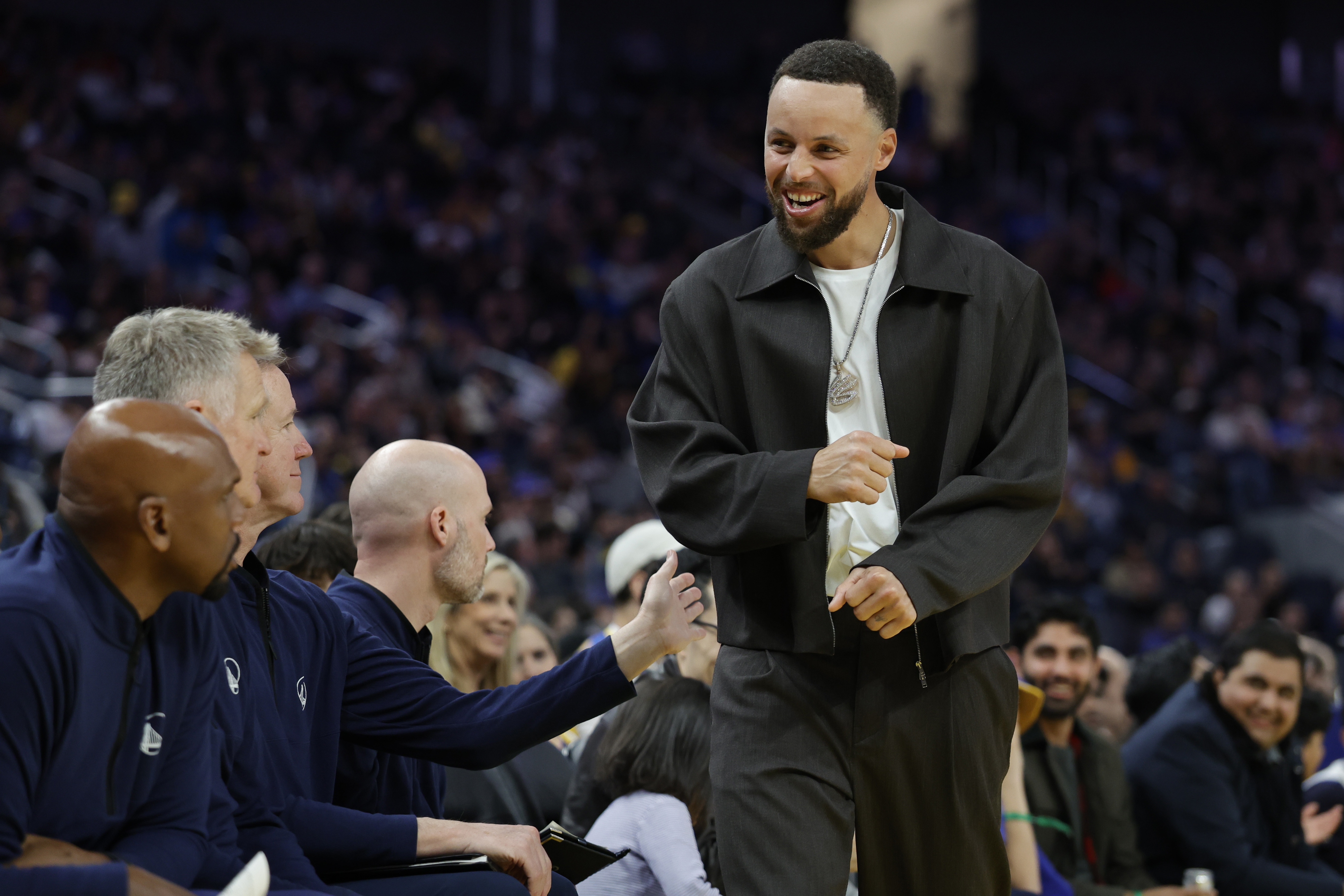 竞技宝中国电竞-库里可能赛季报销?邓利维:存在这种可能性 但我们预计不会这样